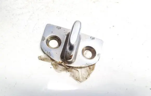 Skoda Octavia Mk1 (1U) Rear door lock loop/hook striker 1u0837033b