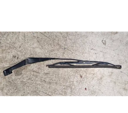 Rear wiper blade arm