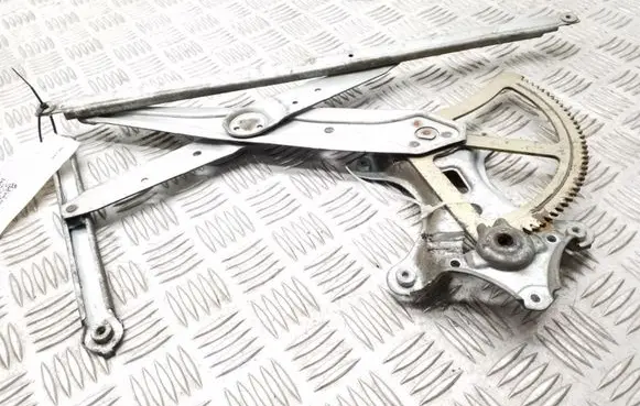 Toyota Camry Front window lifting mechanism without motor