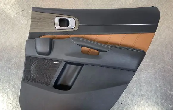 KIA Sorento IV Rear door card panel trim 83320R5000