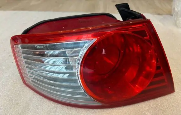 KIA Opirus Rear/tail lights