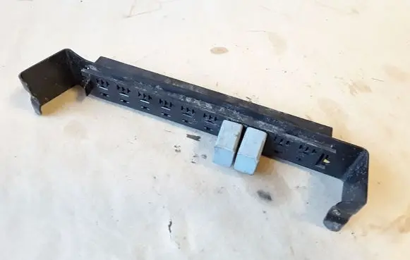 Mercedes-Benz Sprinter W901 W902 W903 W904 Fuse module 9425426040