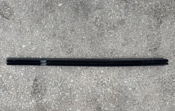 Ford Explorer Rubber seal front door window/glass 