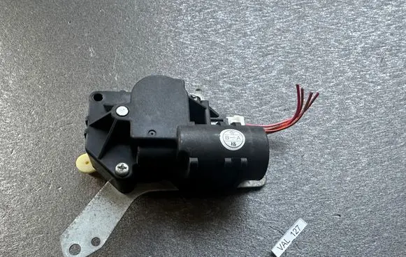 Nissan Patrol Y61 Air flap motor/actuator 2773081L00