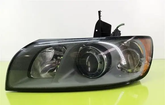 Volvo V50 Headlight/headlamp 30678916