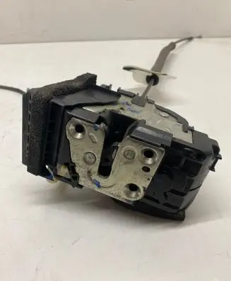 Nissan Qashqai Front door lock 05013C
