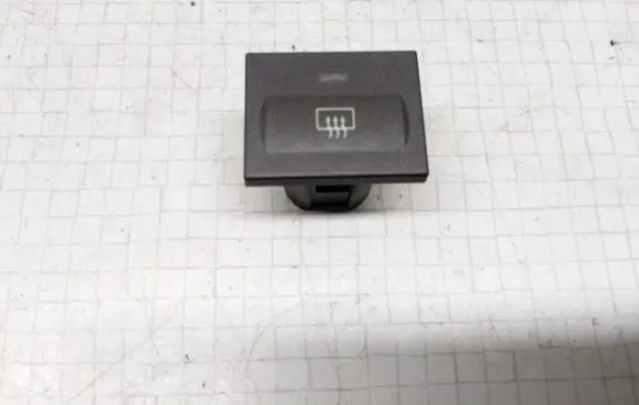 Ford Focus Windscreen/window heater switch D3L0ATRW