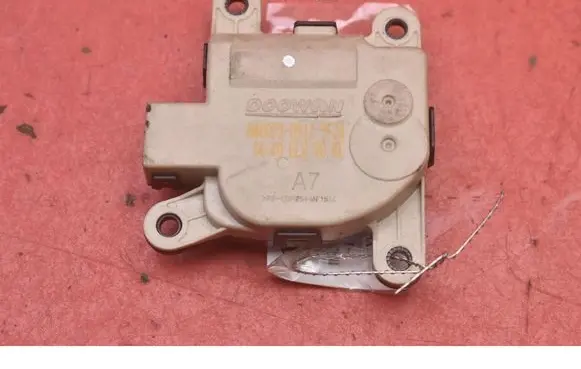 Hyundai Kona I Air flap motor/actuator H400730912