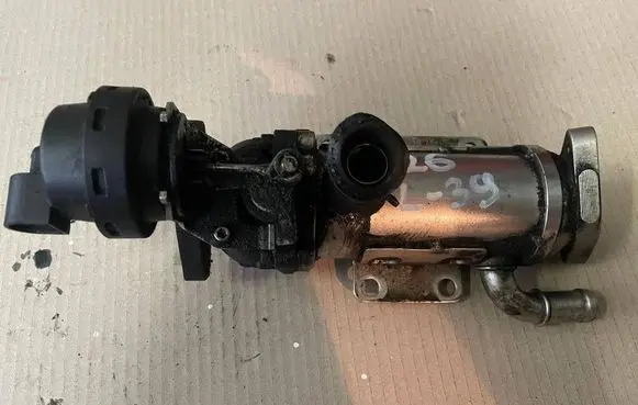 Renault Trafic II (X83) EGR valve cooler 8200611709 X9S2088