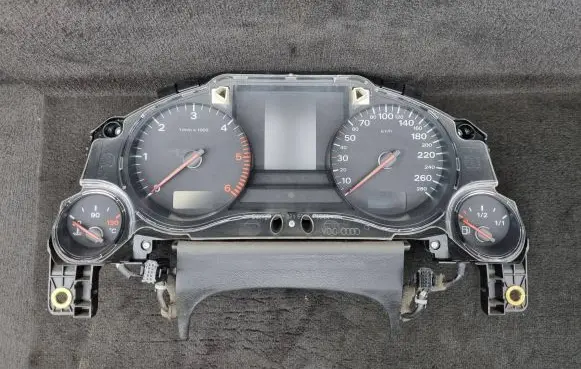 Audi A8 S8 D3 4E Speedometer (instrument cluster) 4E0920901 4E0910901