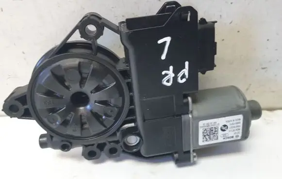 KIA Sorento Front door window regulator motor 82450P2010