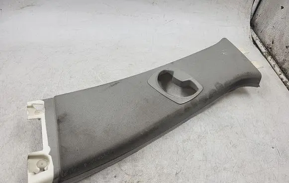 BMW 3 E90 E91 (B) pillar trim (top) 7058335