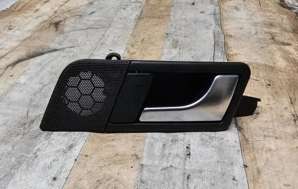 Audi A2 Front door interior handle 8Z0837020 E040313522