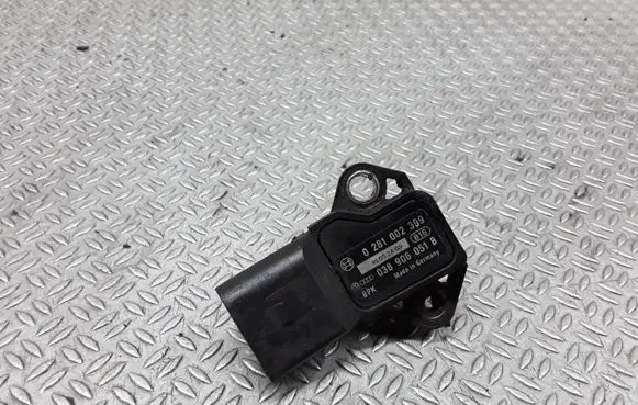 Volkswagen Touran I Air pressure sensor 0281002399 038906051B