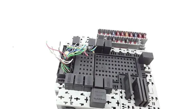 Volvo S60 Fuse module 08679899