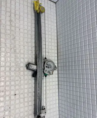 Opel Vivaro Front door electric window regulator 7700311821 91165705F