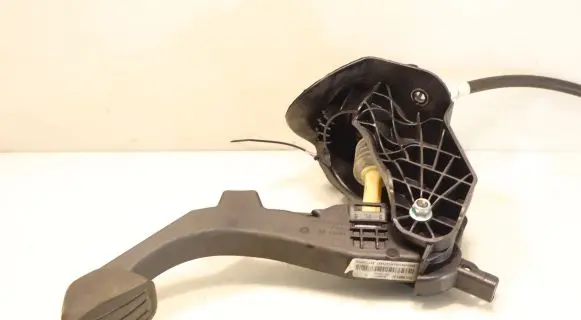 Opel Combo E Clutch pedal 