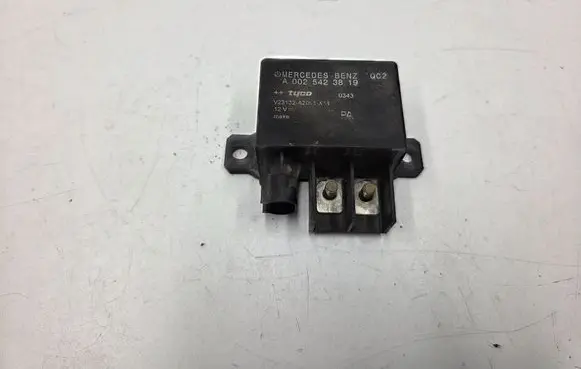 Mercedes-Benz E W211 Charging relay A0025423819 0025423819
