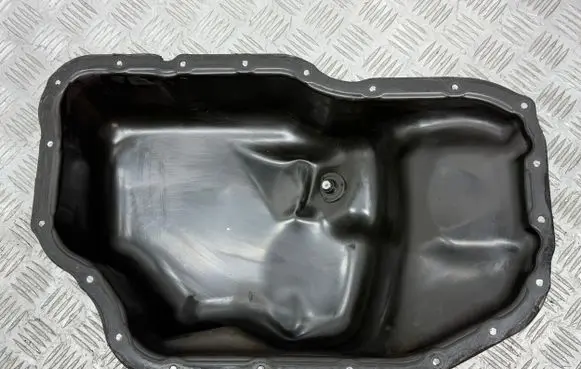 Toyota Corolla Verso AR10 Oil sump 121020R010