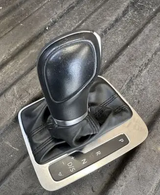 Volkswagen Touareg II Gear shifter/selector 7P2713203G 1015970 82515878