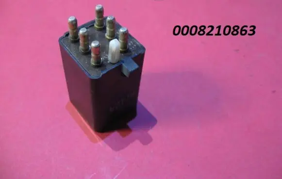 Mercedes-Benz E W124 Hazard warning light relay 0008210863
