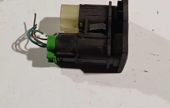 Tailgate opening switch