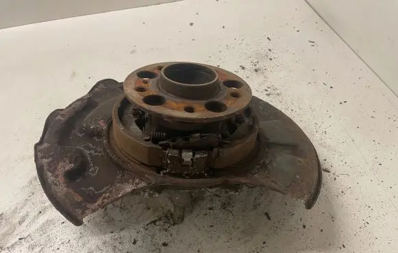 Mercedes-Benz E W211 Rear wheel hub
