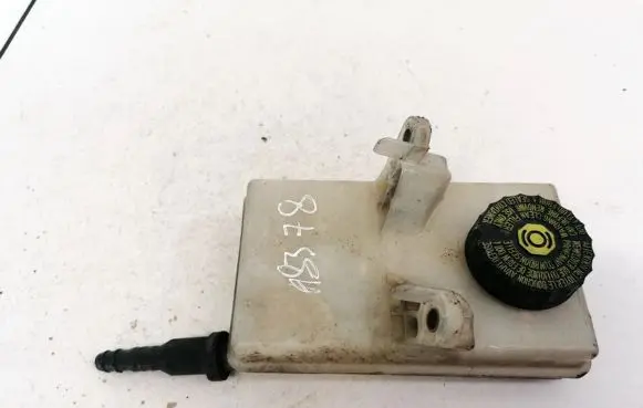 Brake fluid reservoir