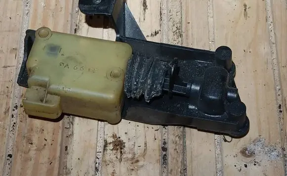 Volvo S70 V70 V70 XC Fuel tank cap lock motor 9152856 3606