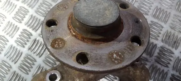 Rear wheel hub