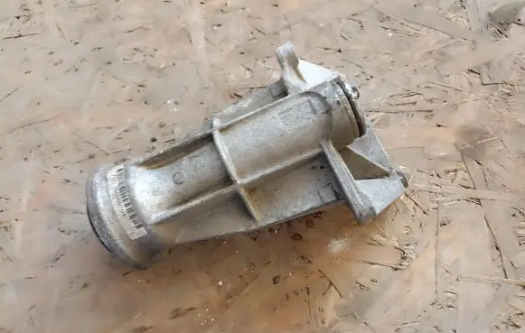 BMW X5 E70 Driveshaft support bearing bracket 7600691 7600690