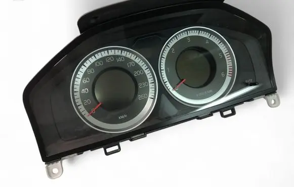 Volvo V70 Speedometer (instrument cluster) 31327582AA