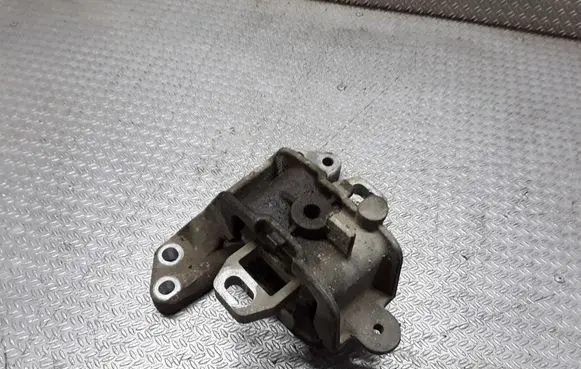 Citroen C5 Engine mount bracket