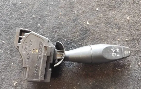 Ford Focus Wiper control stalk 98AG17A553CB 70520251