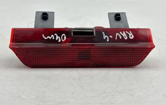 Toyota RAV 4 (XA20) Third/center stoplight E139798
