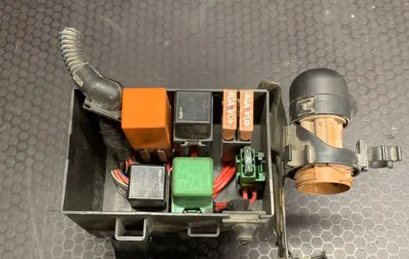 Opel Zafira A Fuse box set 90560119 2945 A66GF3