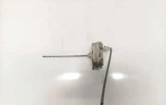Audi A4 S4 B5 8D Central locking vacuum pump 8d0862153