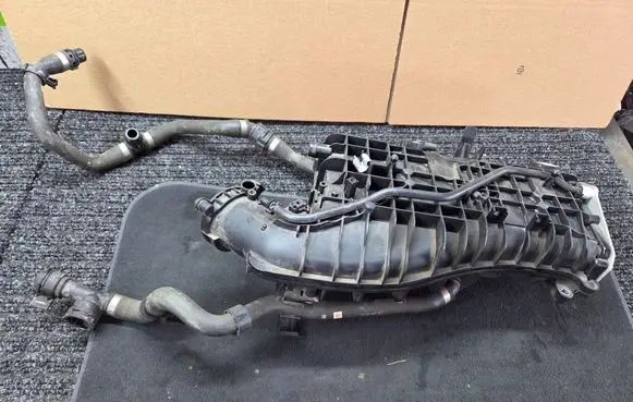 BMW 5 G30 G31 Intake manifold 8603914 72344186