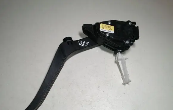Volkswagen Touareg II Accelerator throttle pedal 7L0723507D