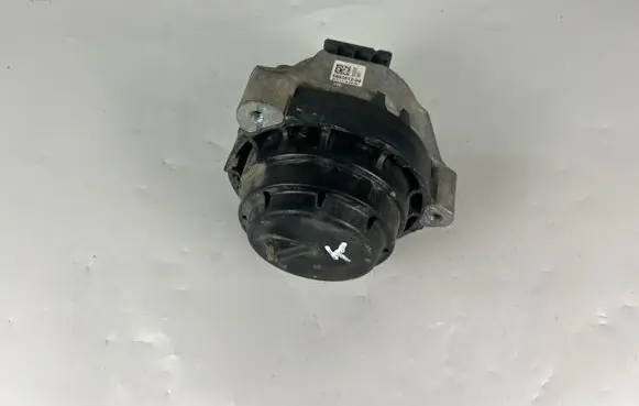Engine mount bracket