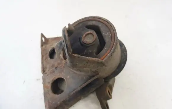 Nissan X-Trail T30 Engine mount bracket rn62490lb