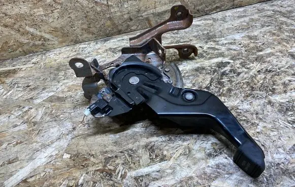 Handbrake/parking brake lever assembly