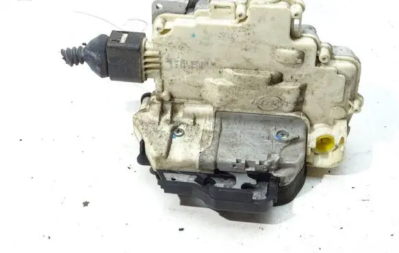 Audi A4 S4 B7 8E 8H Front door lock 8E1837015AA
