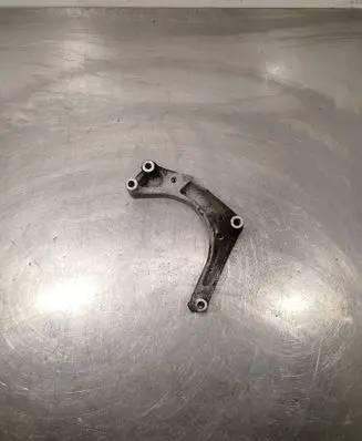 Subaru Outback Engine mounting bracket