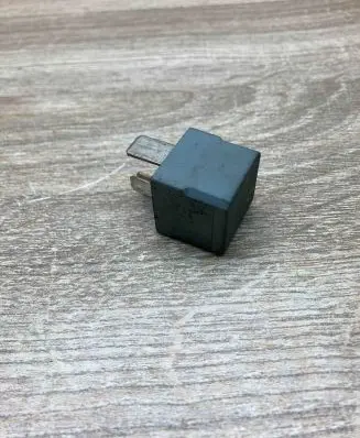 Mercedes-Benz E W211 Other relay A0025422619 4RA007793