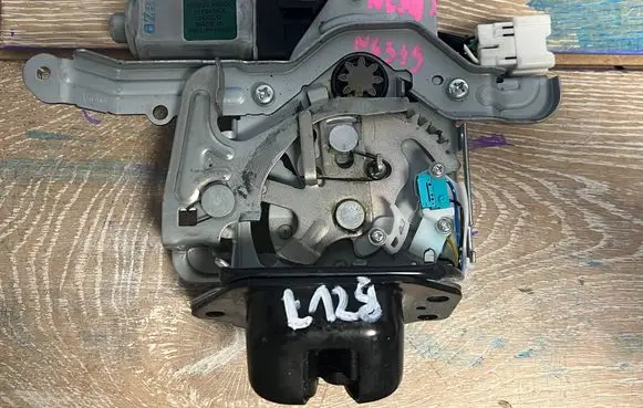 Infiniti FX Tailgate/trunk/boot lock/catch/latch 905520aq000