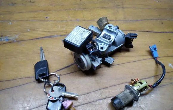 Mitsubishi Space Wagon Ignition lock MR329406 NL98010870 X1T14071M