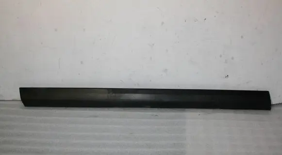 Volkswagen PASSAT B5.5 Front door trim (molding) 3B0854939B