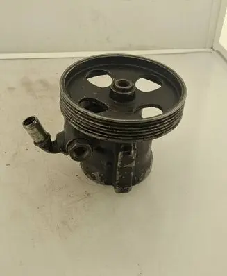 Peugeot 407 Power steering pump 9637000980