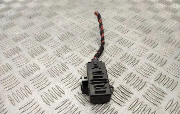 Skoda Superb B6 (3T) Seat heating relay 3T0959772